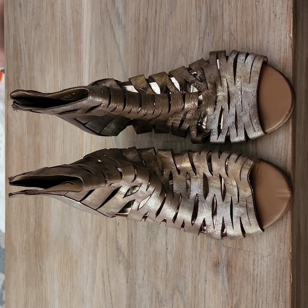 Diba Leather Suede Open Peep Toe Laser Cut Sandals 9 M Copper Brown NEW